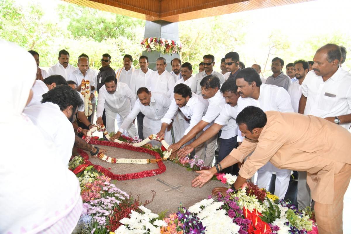 CM YS Jagan Mohan Reddy At Idupulapaya Photos - Sakshi8