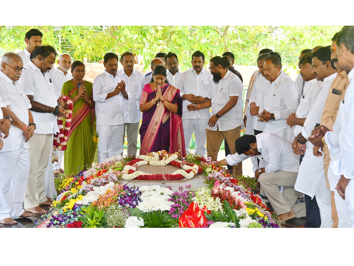 CM YS Jagan Mohan Reddy At Idupulapaya: Photos - Sakshi15