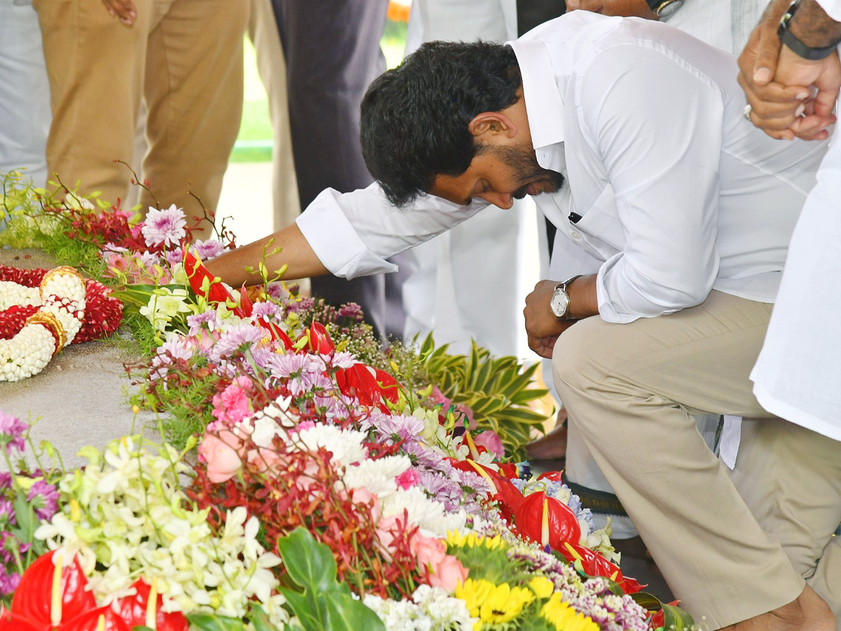 CM YS Jagan Mohan Reddy At Idupulapaya: Photos - Sakshi16