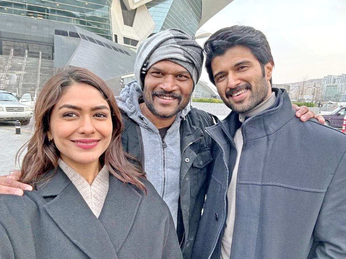 Vijay Deverakonda and Mrunal Thakur Vijay Deverakonda Completes Shooting For Family Star Movie Photos - Sakshi1