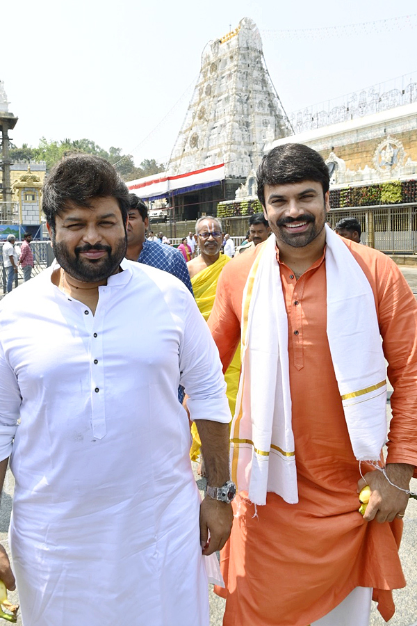  Actor Ashwin Babu ANd Music Director SS Thaman visits Tirumala Photos - Sakshi3