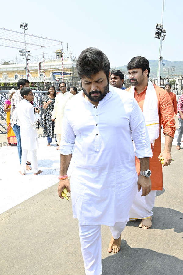  Actor Ashwin Babu ANd Music Director SS Thaman visits Tirumala Photos - Sakshi11