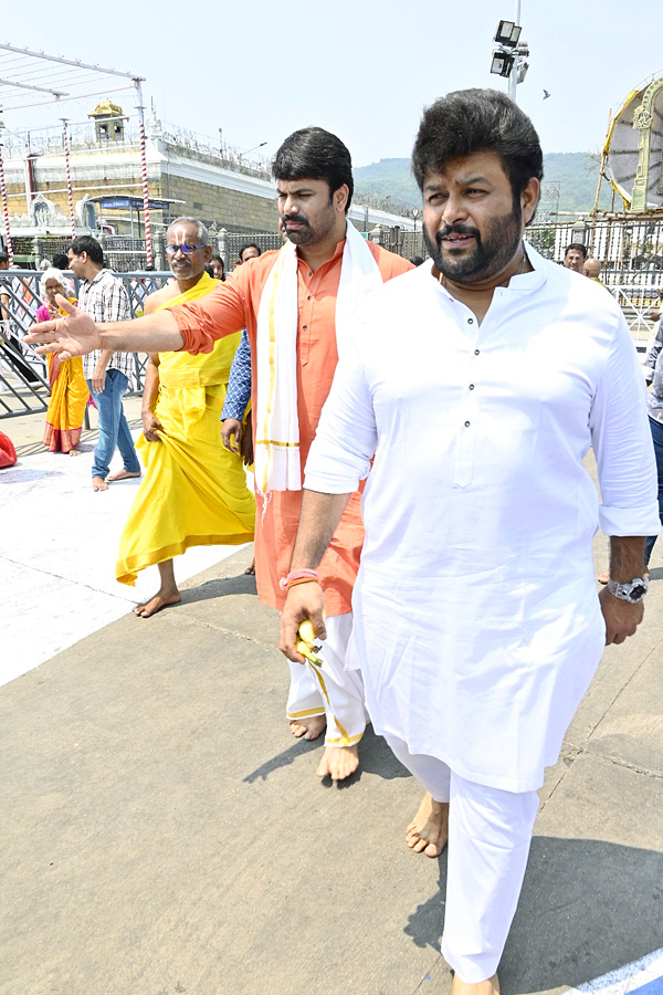  Actor Ashwin Babu ANd Music Director SS Thaman visits Tirumala Photos - Sakshi12