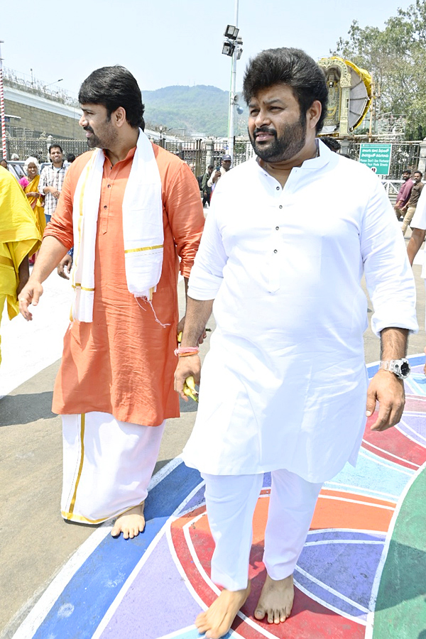  Actor Ashwin Babu ANd Music Director SS Thaman visits Tirumala Photos - Sakshi14