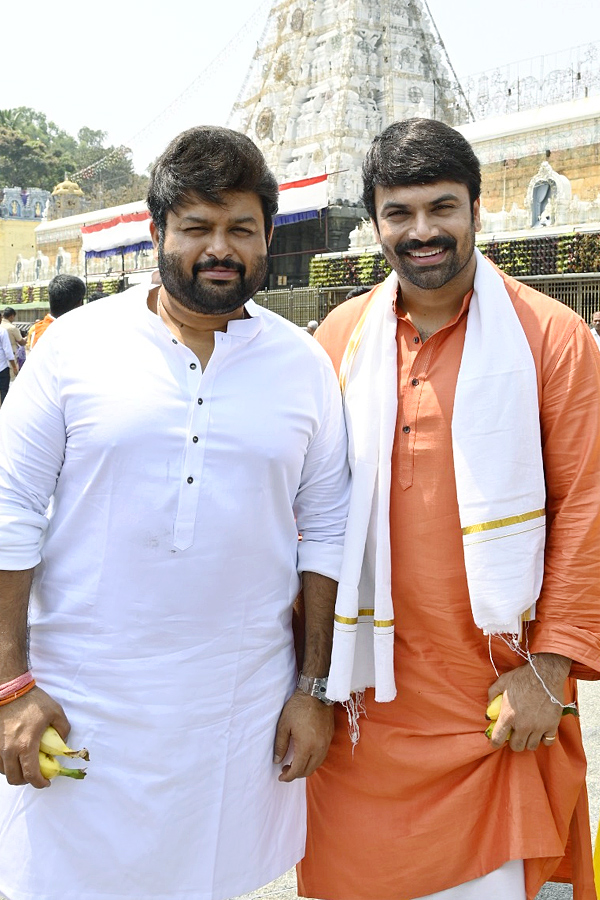  Actor Ashwin Babu ANd Music Director SS Thaman visits Tirumala Photos - Sakshi6