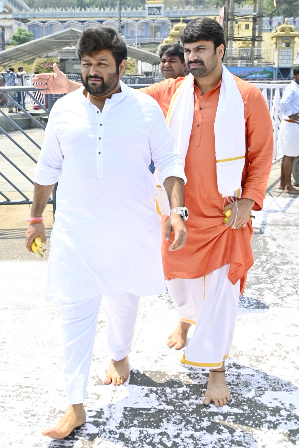  Actor Ashwin Babu ANd Music Director SS Thaman visits Tirumala Photos - Sakshi7