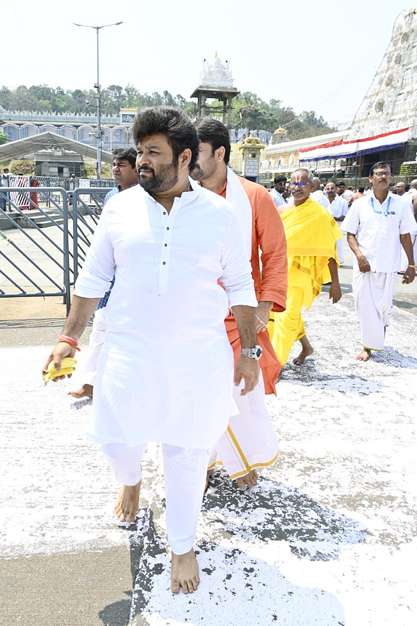  Actor Ashwin Babu ANd Music Director SS Thaman visits Tirumala Photos - Sakshi8