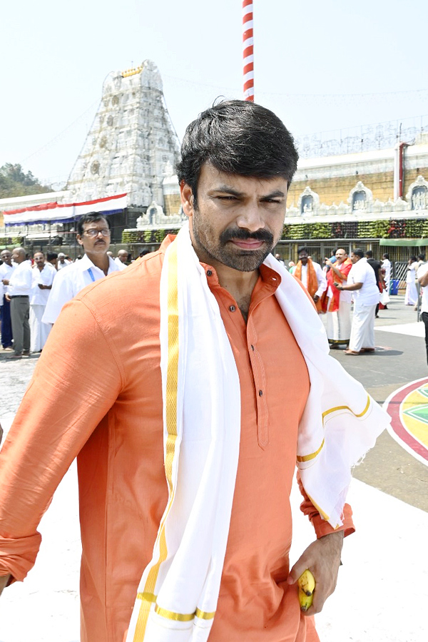  Actor Ashwin Babu ANd Music Director SS Thaman visits Tirumala Photos - Sakshi10