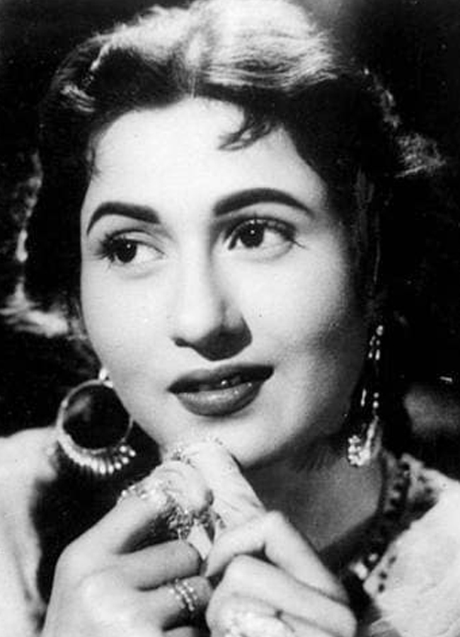 The Bollywood Beauty Queen Madhubala Rare Photos - Sakshi17