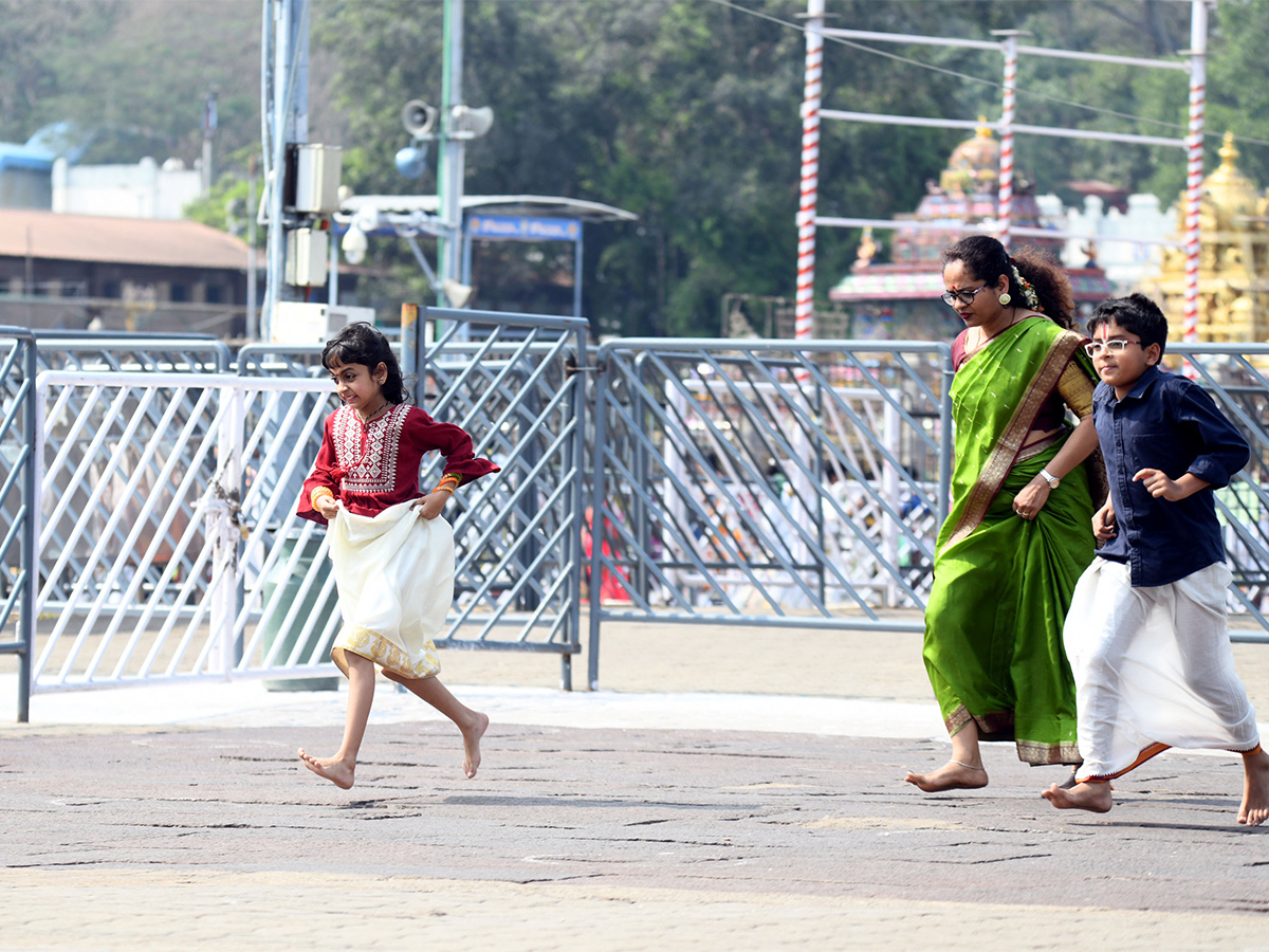 Devotees At Tirumala Balaji Temple Experienced Severe Heat Wave Conditions, Photos Inside - Sakshi14