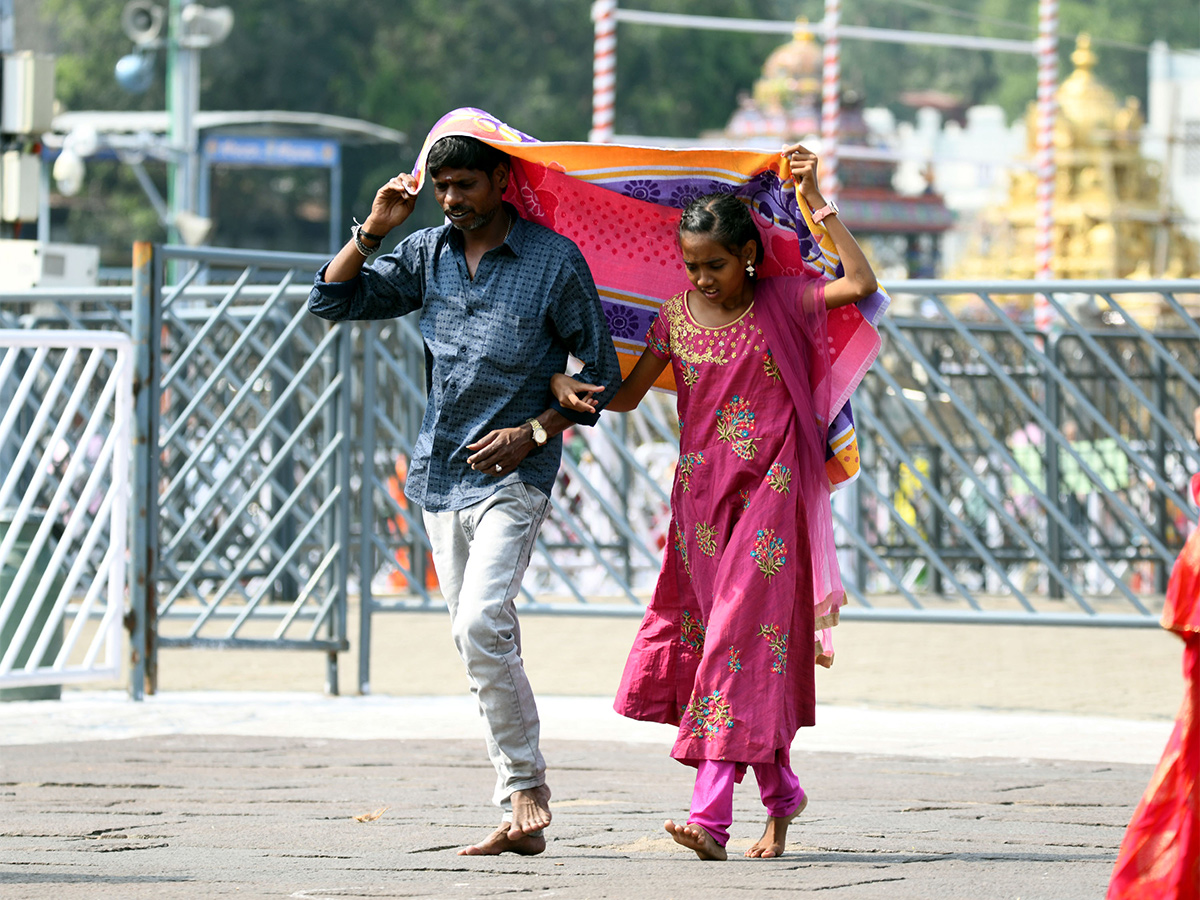 Devotees At Tirumala Balaji Temple Experienced Severe Heat Wave Conditions, Photos Inside - Sakshi17