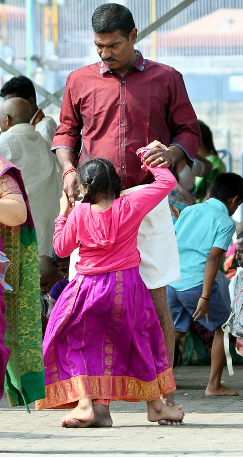 Devotees At Tirumala Balaji Temple Experienced Severe Heat Wave Conditions, Photos Inside - Sakshi19