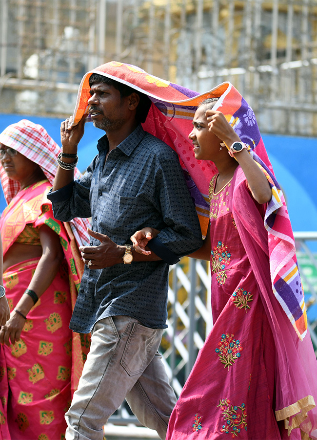 Devotees At Tirumala Balaji Temple Experienced Severe Heat Wave Conditions, Photos Inside - Sakshi21