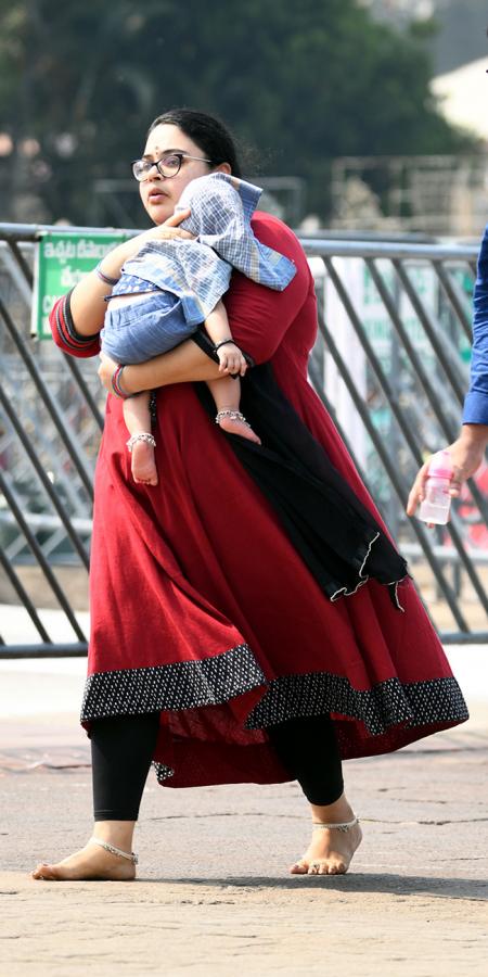 Devotees At Tirumala Balaji Temple Experienced Severe Heat Wave Conditions, Photos Inside - Sakshi24