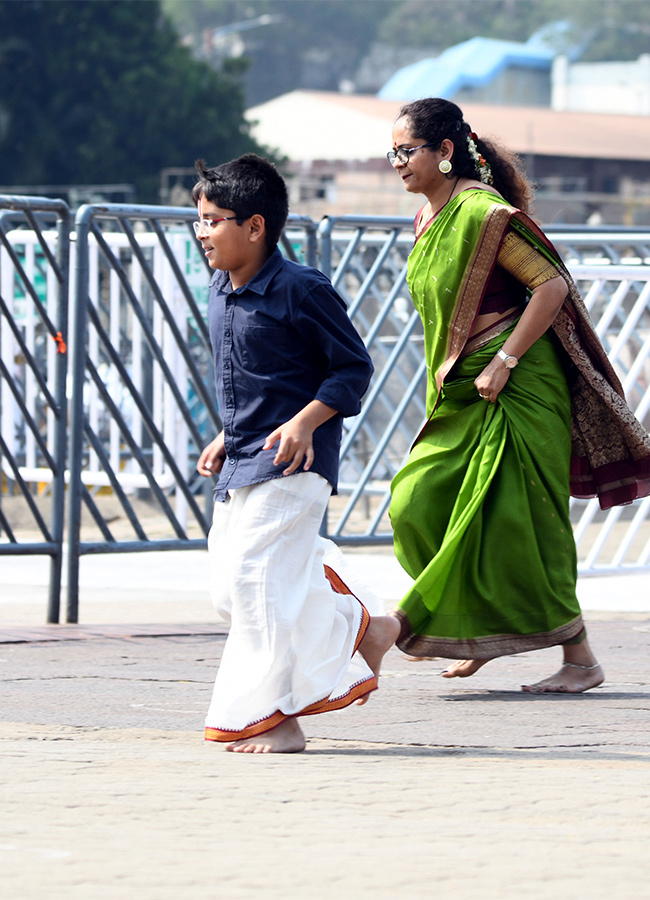 Devotees At Tirumala Balaji Temple Experienced Severe Heat Wave Conditions, Photos Inside - Sakshi27