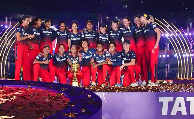 Royal Challengers Bangalore beat Delhi Capitals to win title Photos - Sakshi21