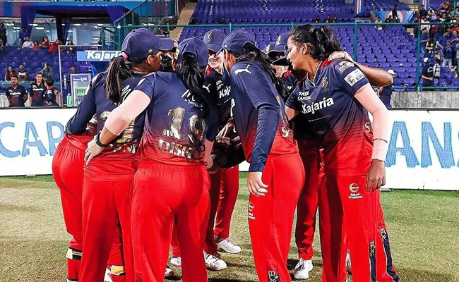 Royal Challengers Bangalore beat Delhi Capitals to win title Photos - Sakshi23