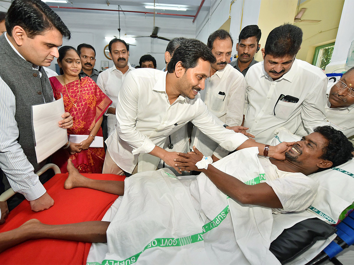 CM YS Jagan Launches Various Schemes Photos - Sakshi28