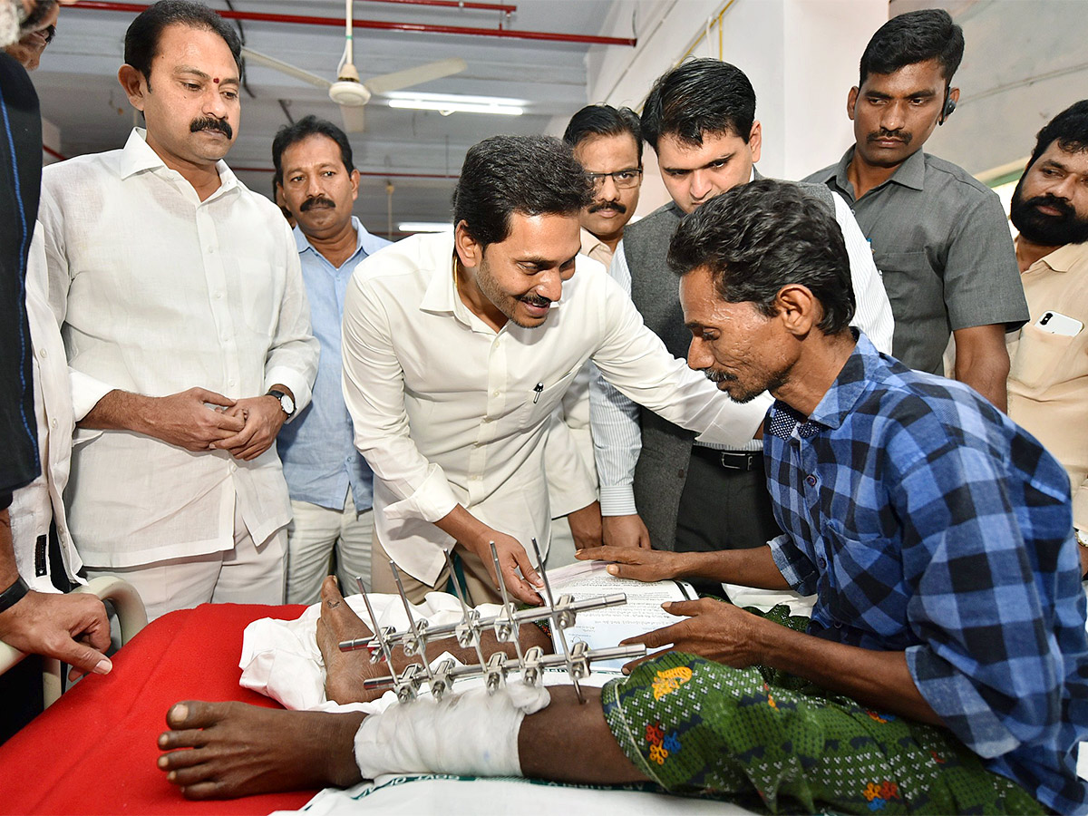 CM YS Jagan Launches Various Schemes Photos - Sakshi31