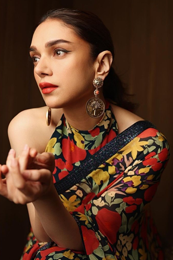 Aditi Rao Hydari killig looks insta photo sgoes viral - Sakshi13