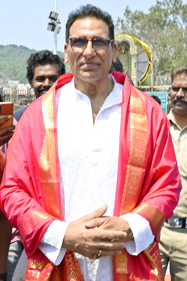 Tollywood Celebrities Special Prayers At Tirumala Tirupati Photos - Sakshi17