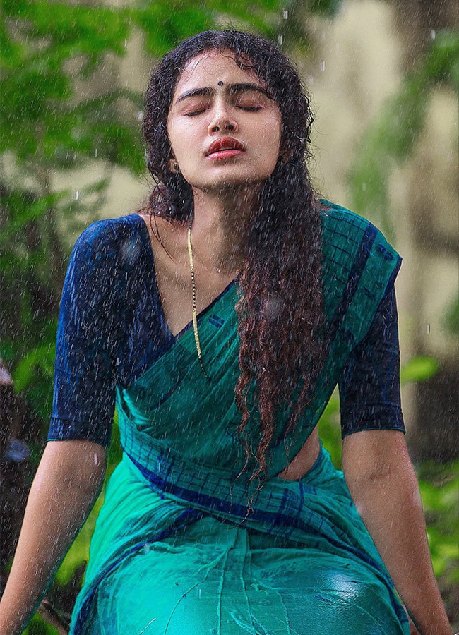 actress anupama parameswaran hot pics - Sakshi11