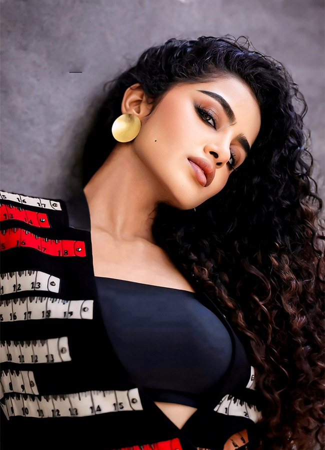 actress anupama parameswaran hot pics - Sakshi12