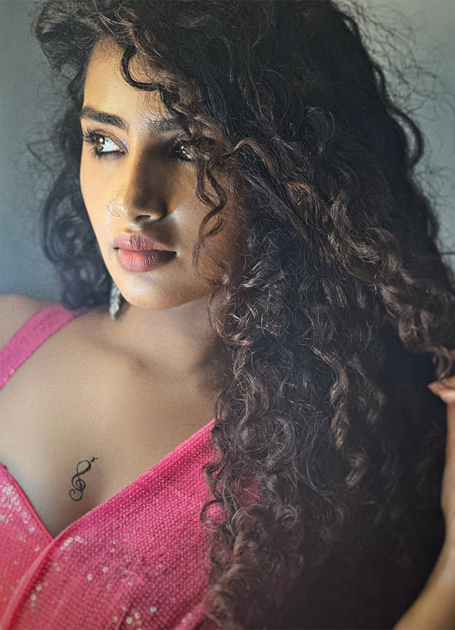 actress anupama parameswaran hot pics - Sakshi20