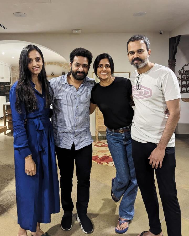 Jr NTR His Wife Lakshmi Pranathi Meets Rishabh Shetty And Prashanth Neel Family, Photos Gallery - Sakshi3