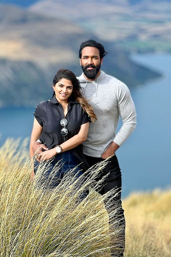 Vishnu Manchu Special Surprise to his wife for their Wedding Anniversary Photos - Sakshi2