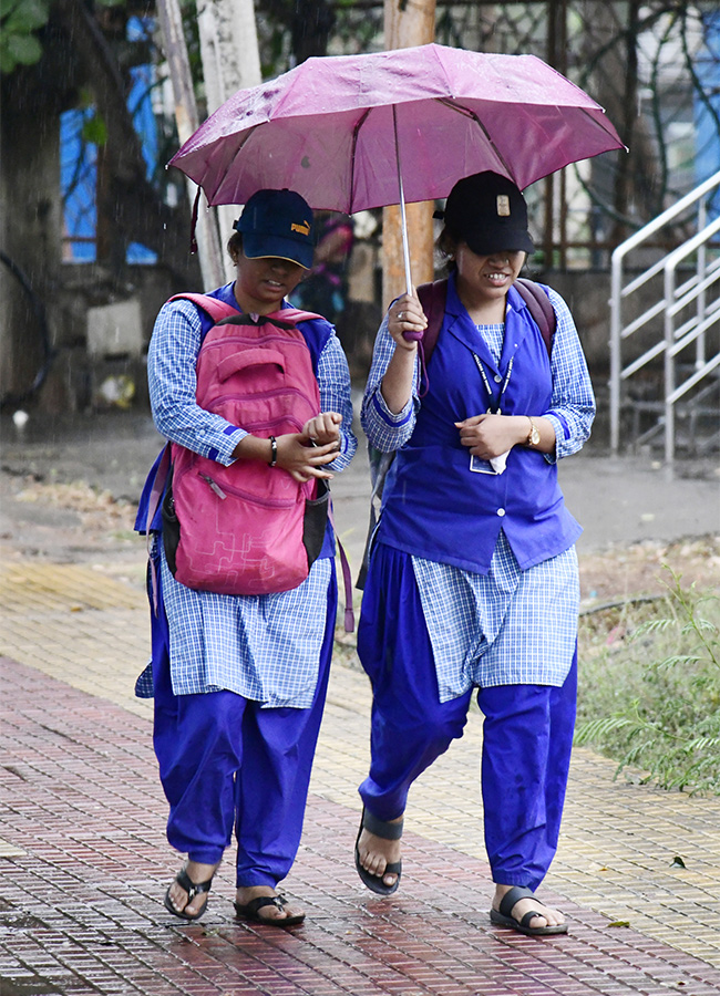 Heavy Rains in Visakhapatnam Photos - Sakshi10