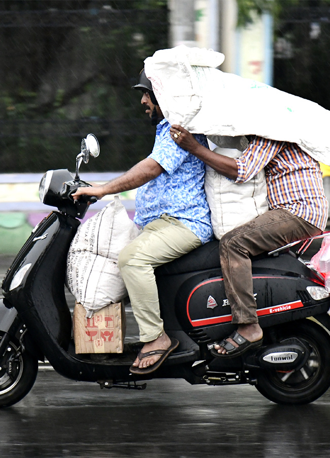 Heavy Rains in Visakhapatnam Photos - Sakshi11