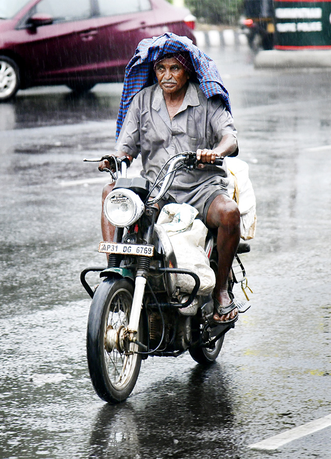 Heavy Rains in Visakhapatnam Photos - Sakshi12