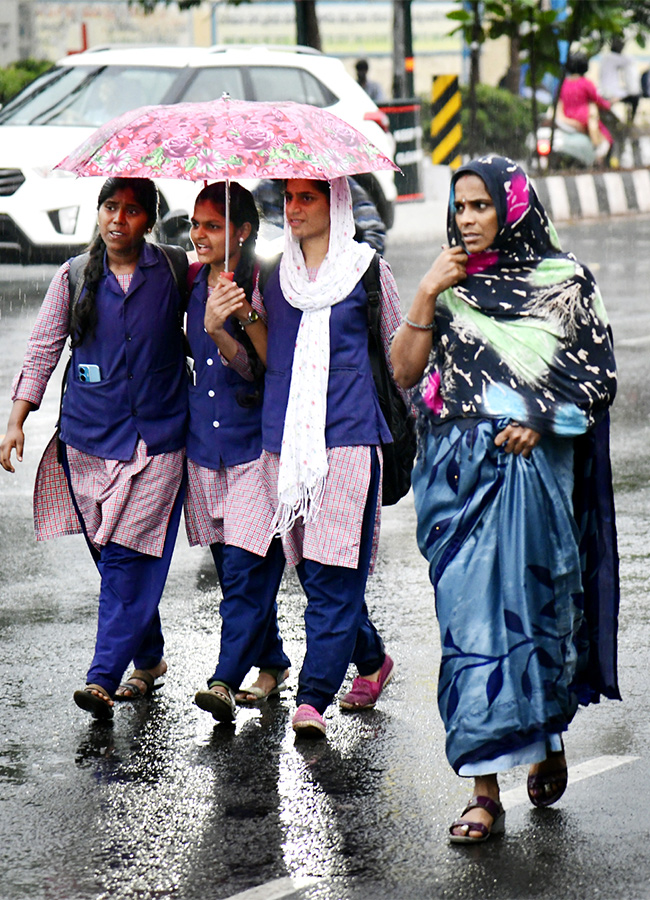 Heavy Rains in Visakhapatnam Photos - Sakshi14