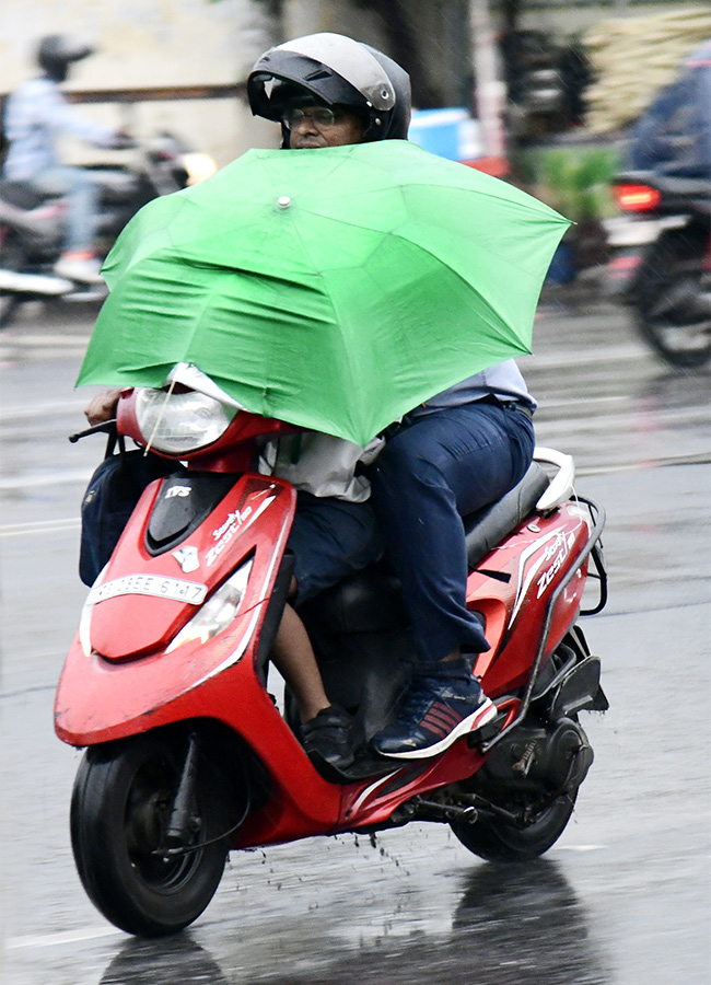 Heavy Rains in Visakhapatnam Photos - Sakshi15