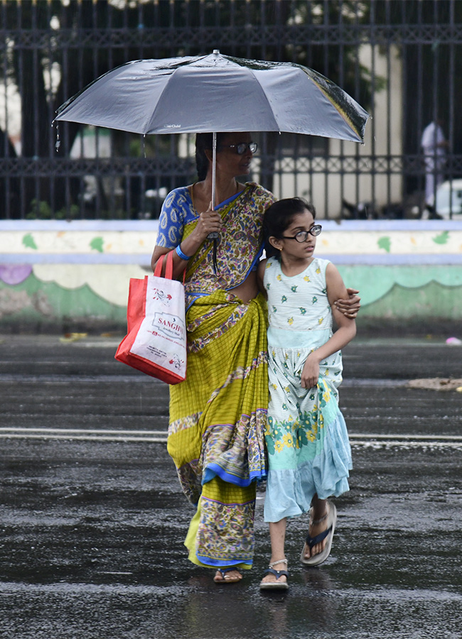 Heavy Rains in Visakhapatnam Photos - Sakshi16