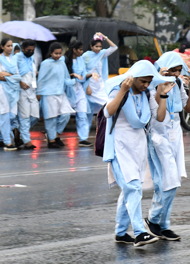 Heavy Rains in Visakhapatnam Photos - Sakshi18