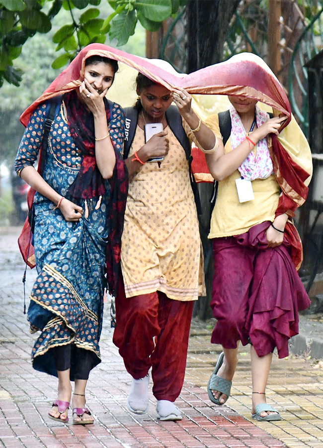 Heavy Rains in Visakhapatnam Photos - Sakshi2