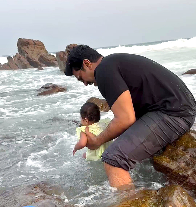 Ram Charan And Upasana Konidela Give First Beach Experience To Klin Kaara, Photos Gallery - Sakshi9