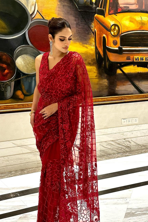 check these beauties in saree look - Sakshi4