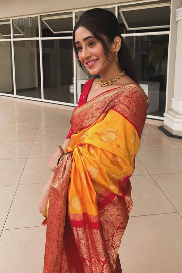 check these beauties in saree look - Sakshi21