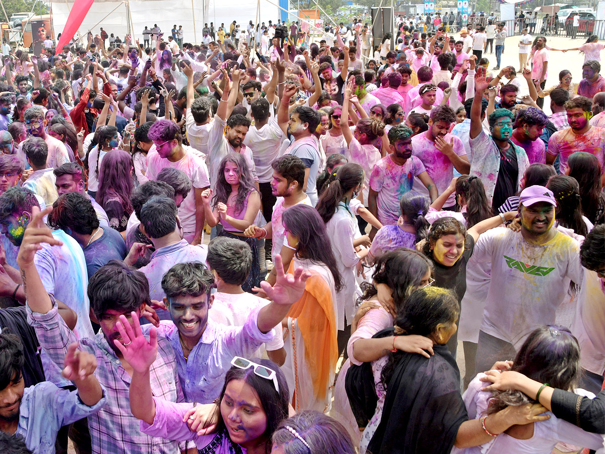 Hyderabad: Holi Celebrations at Huda Playground Photos - Sakshi6