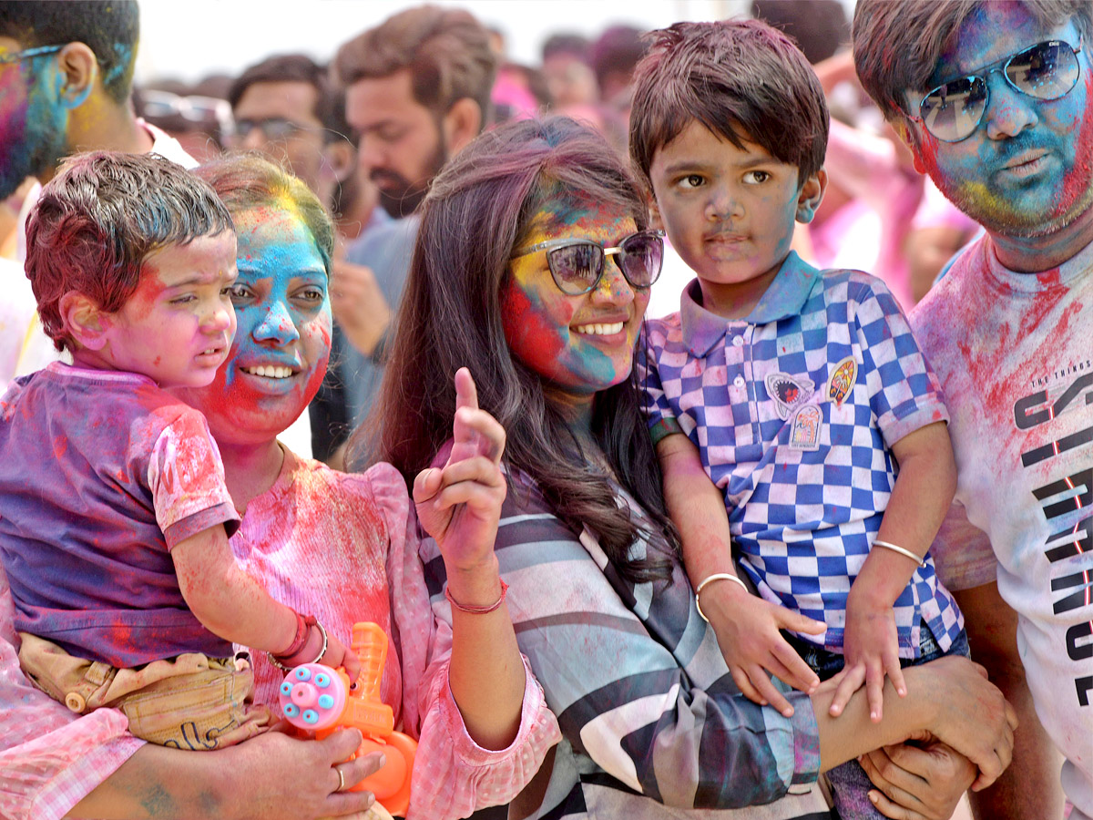 Hyderabad: Holi Celebrations at Huda Playground Photos - Sakshi9