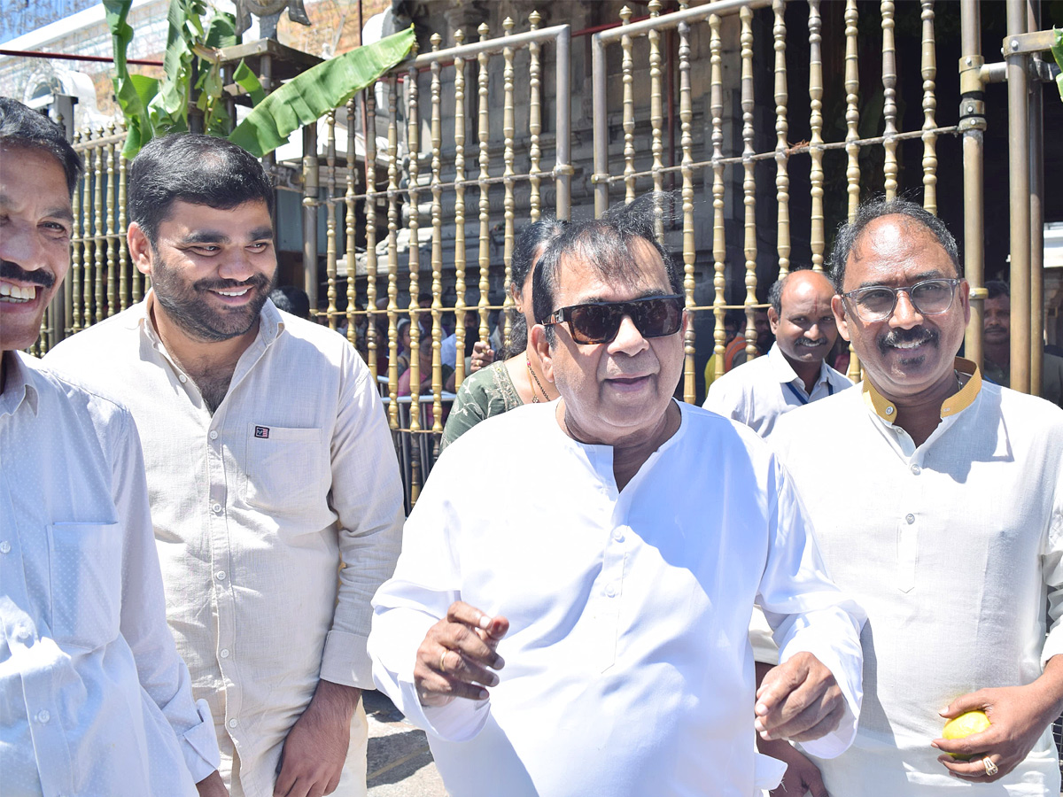 Comedian Brahmanandam Visits Tirumala Tirupati Temple Photos - Sakshi4