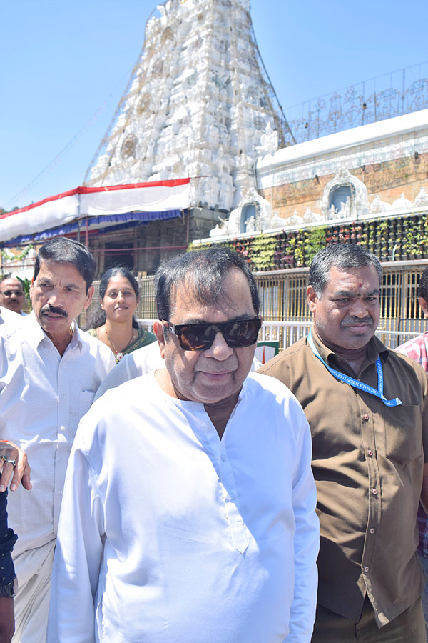 Comedian Brahmanandam Visits Tirumala Tirupati Temple Photos - Sakshi6