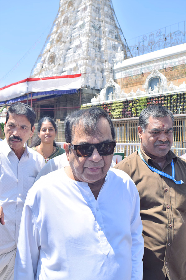 Comedian Brahmanandam Visits Tirumala Tirupati Temple Photos - Sakshi7