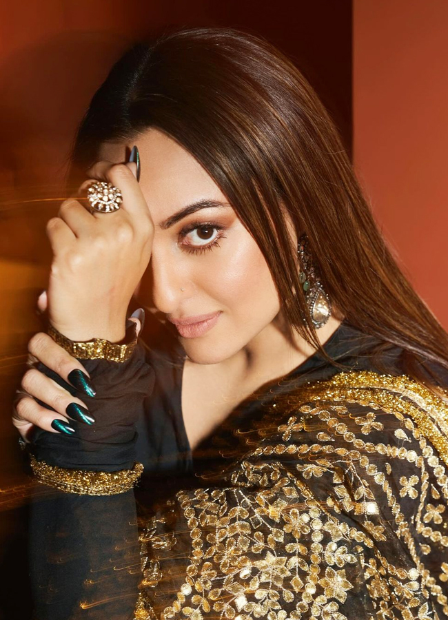 Bollywood Beauty Sonakshi Sinha In Stylish And Ethnic Wear Collection - Sakshi22