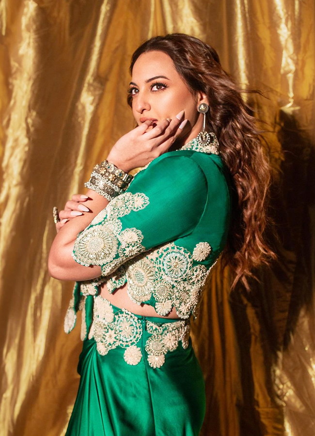 Bollywood Beauty Sonakshi Sinha In Stylish And Ethnic Wear Collection - Sakshi8