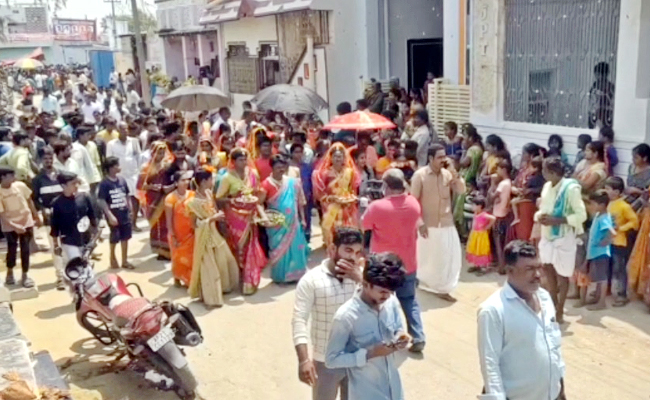 Village Men Dress up as Women to Celebrate Holi Photos - Sakshi14