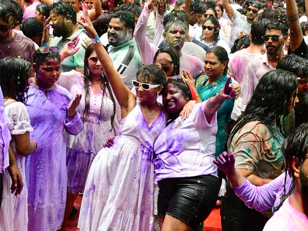 Holi Celebrations at Vizag RK Beach - Sakshi19